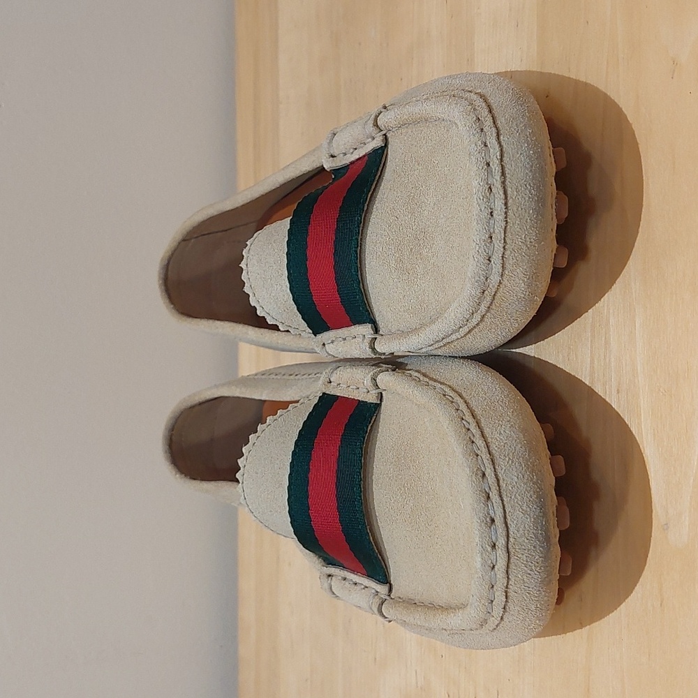 GUCCI Beige Suede Green/Red Strap Loafer Shoes  - Picture 3 of 16